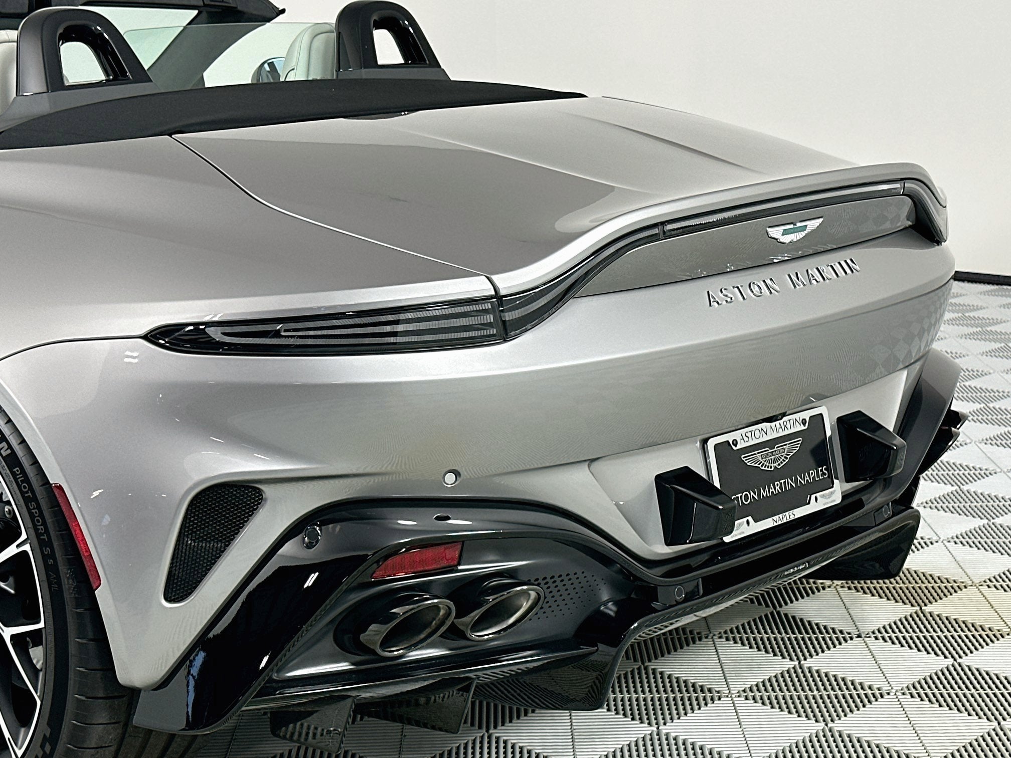 2026 Aston Martin Vantage Roadster