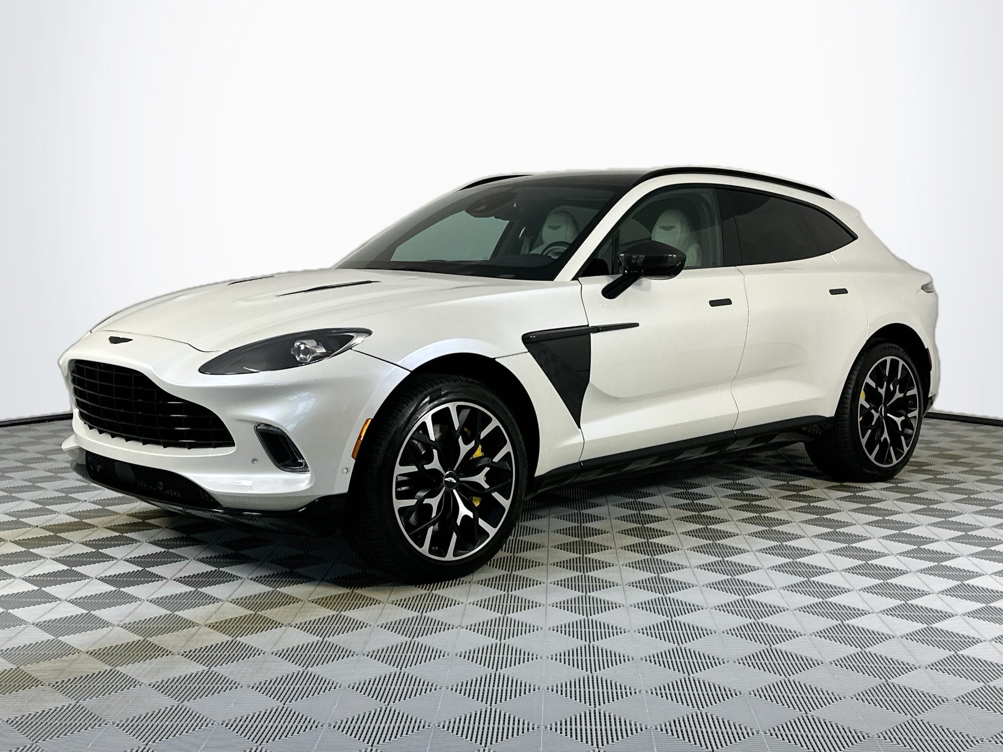 2021 Aston Martin DBX Base