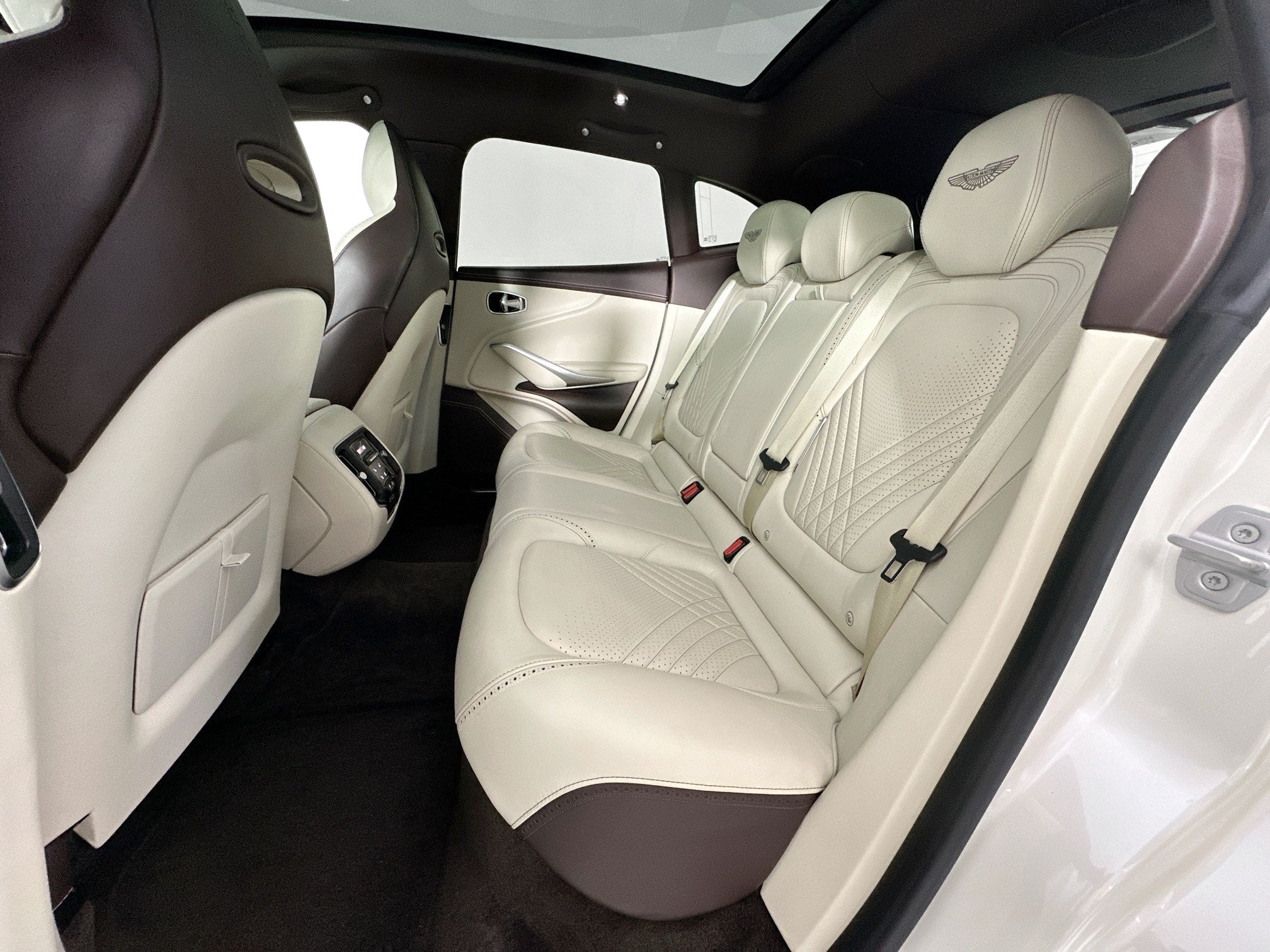 2021 Aston Martin DBX Base