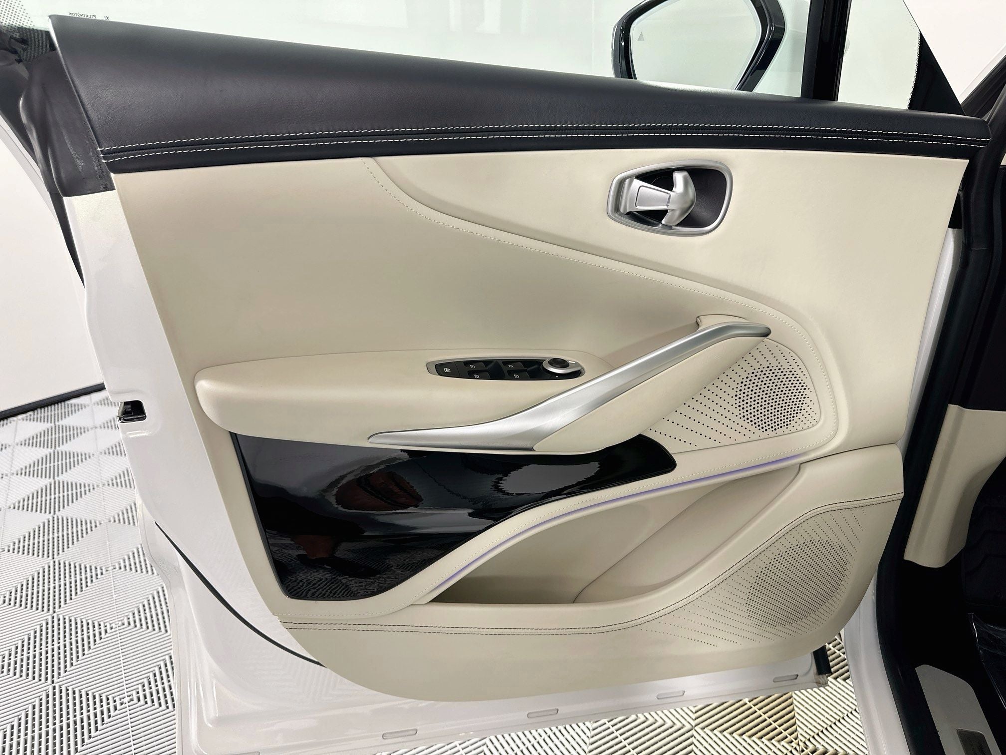 2023 Aston Martin DBX Base