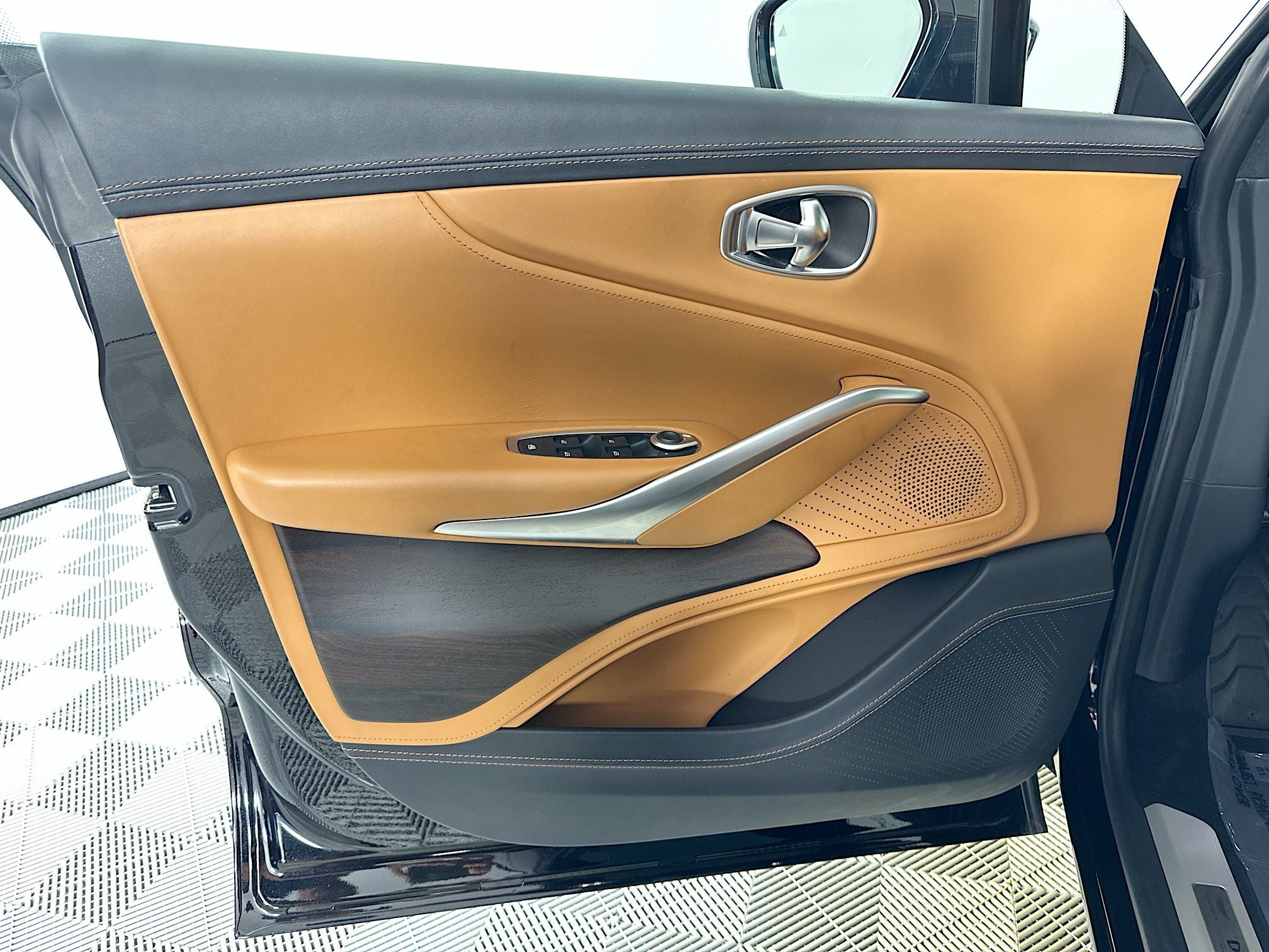 2022 Aston Martin DBX Base