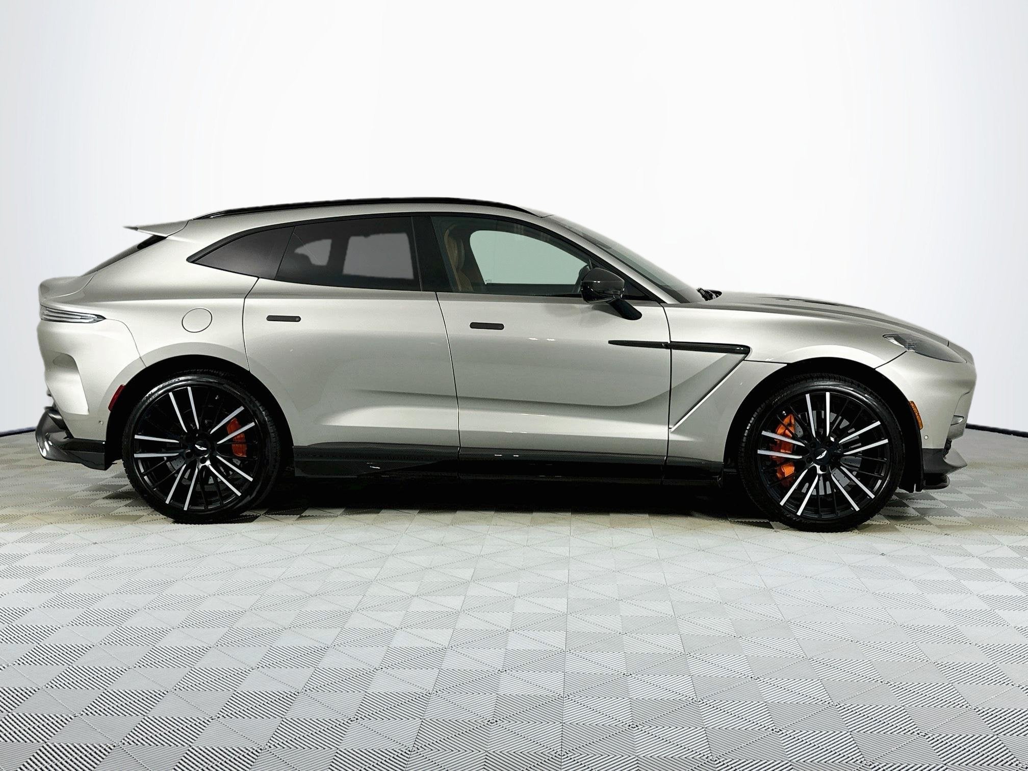 2023 Aston Martin DBX 707