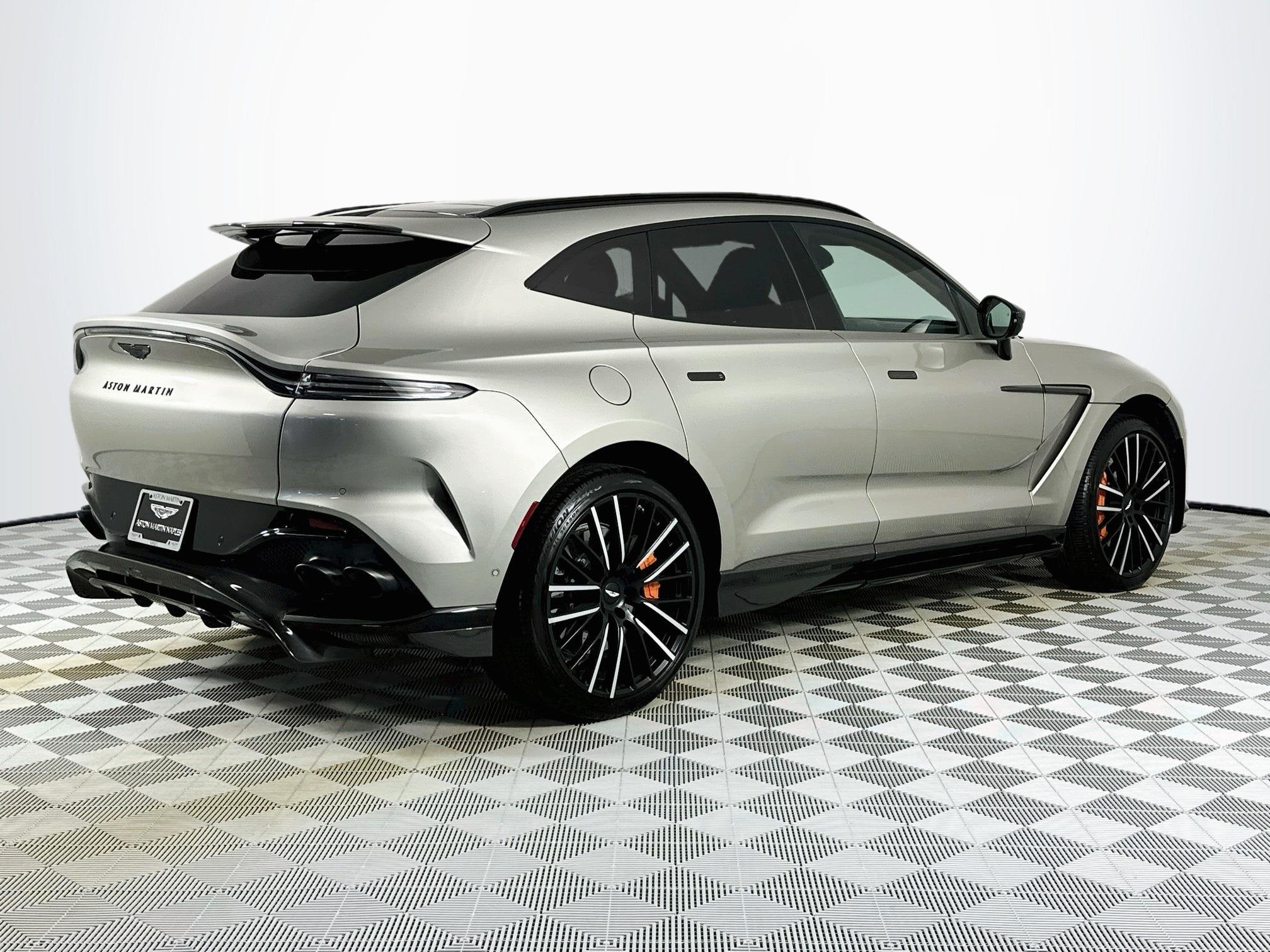 2023 Aston Martin DBX 707