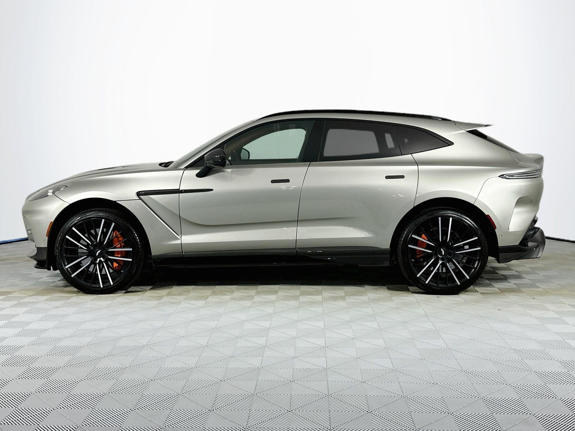 2023 Aston Martin DBX 707