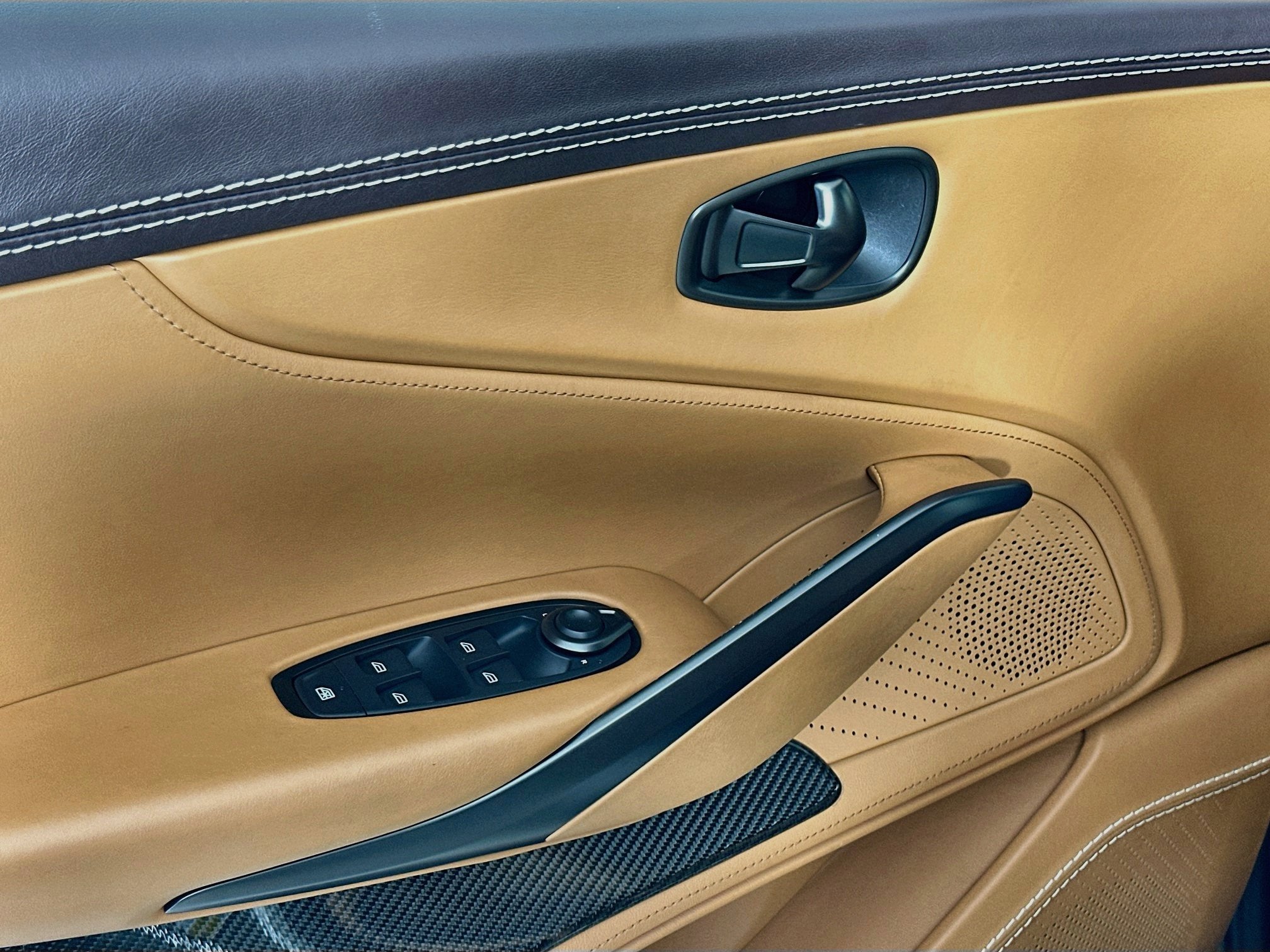 2023 Aston Martin DBX 707