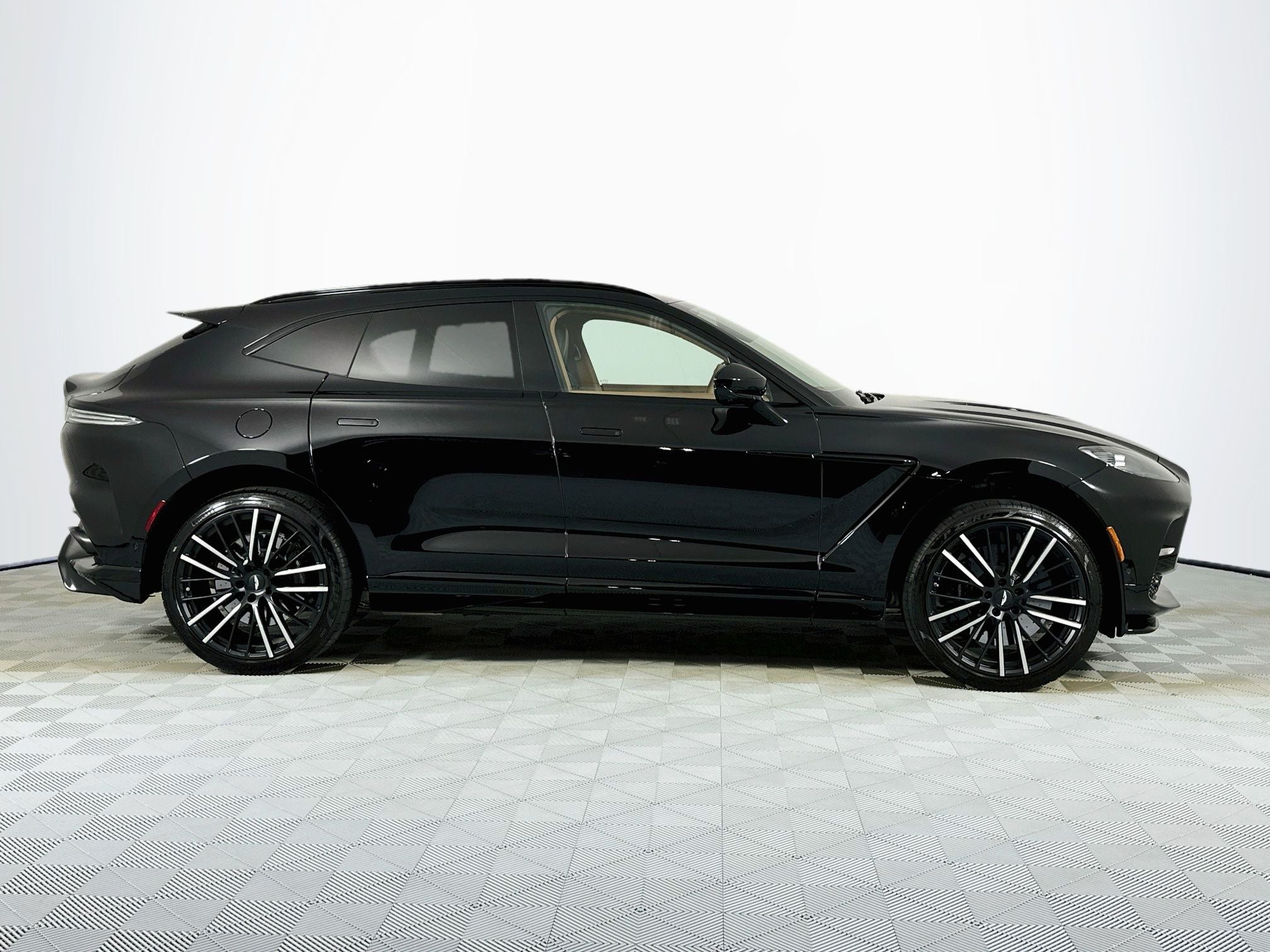2023 Aston Martin DBX 707