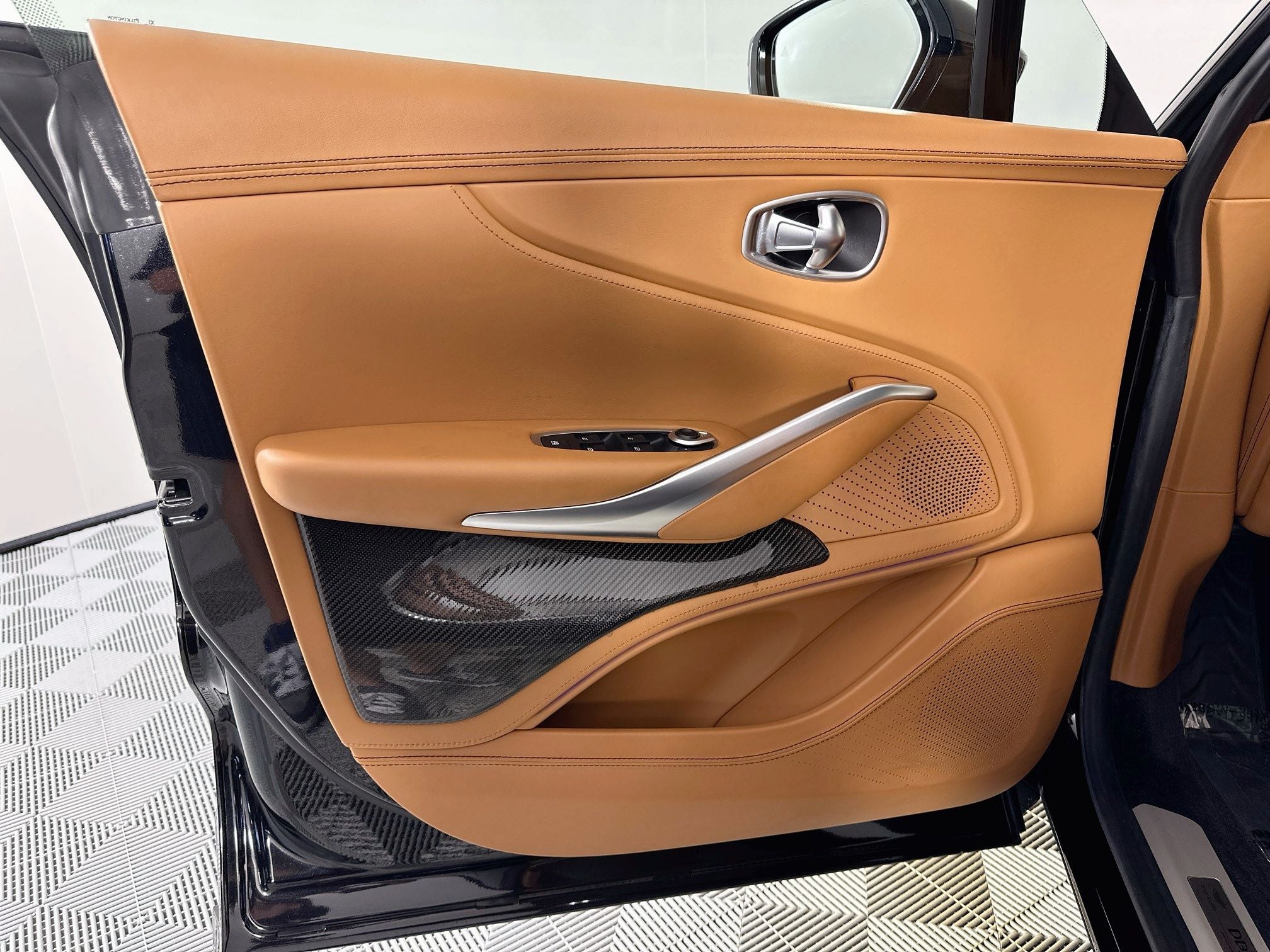 2023 Aston Martin DBX 707