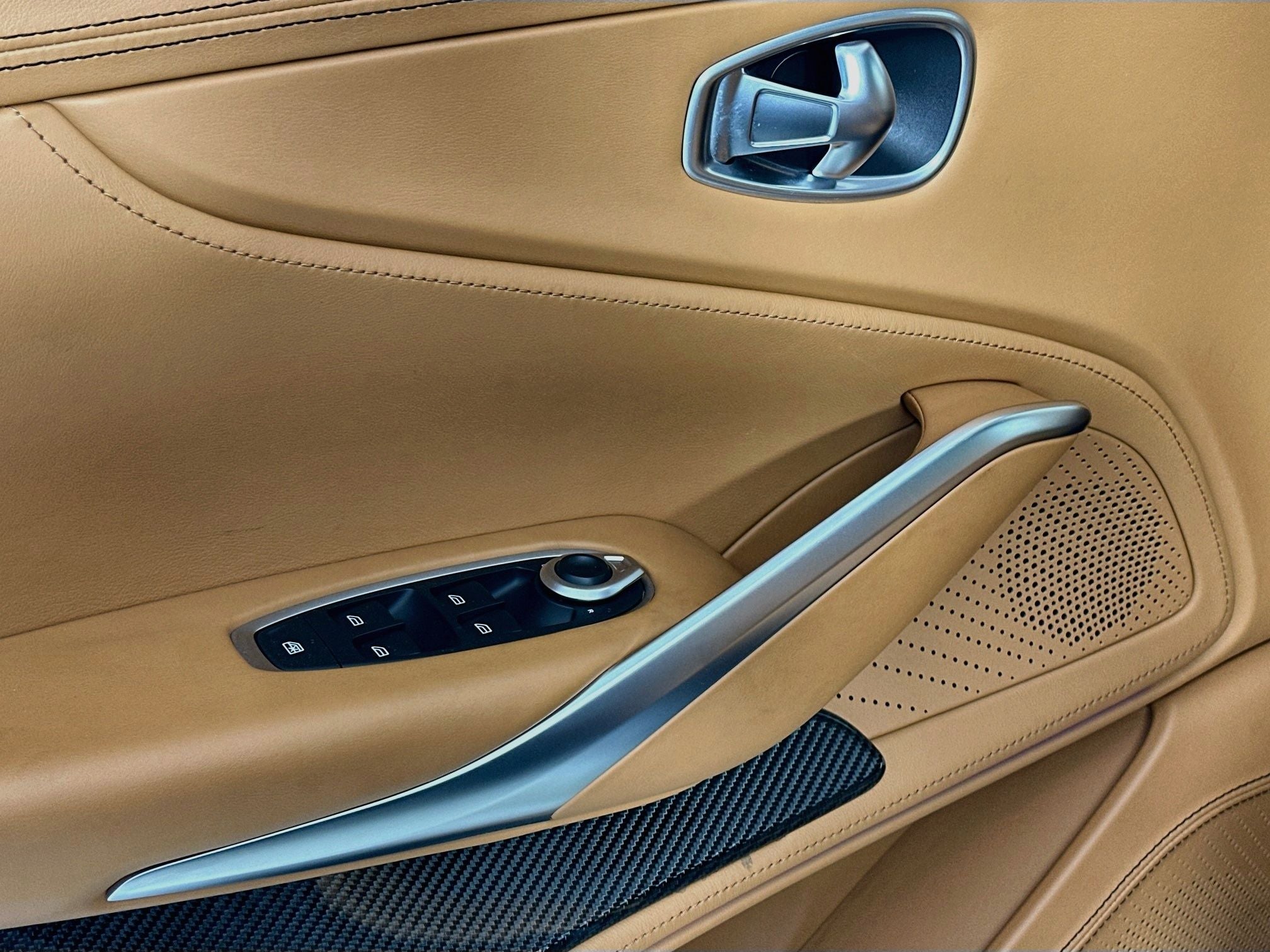 2023 Aston Martin DBX 707
