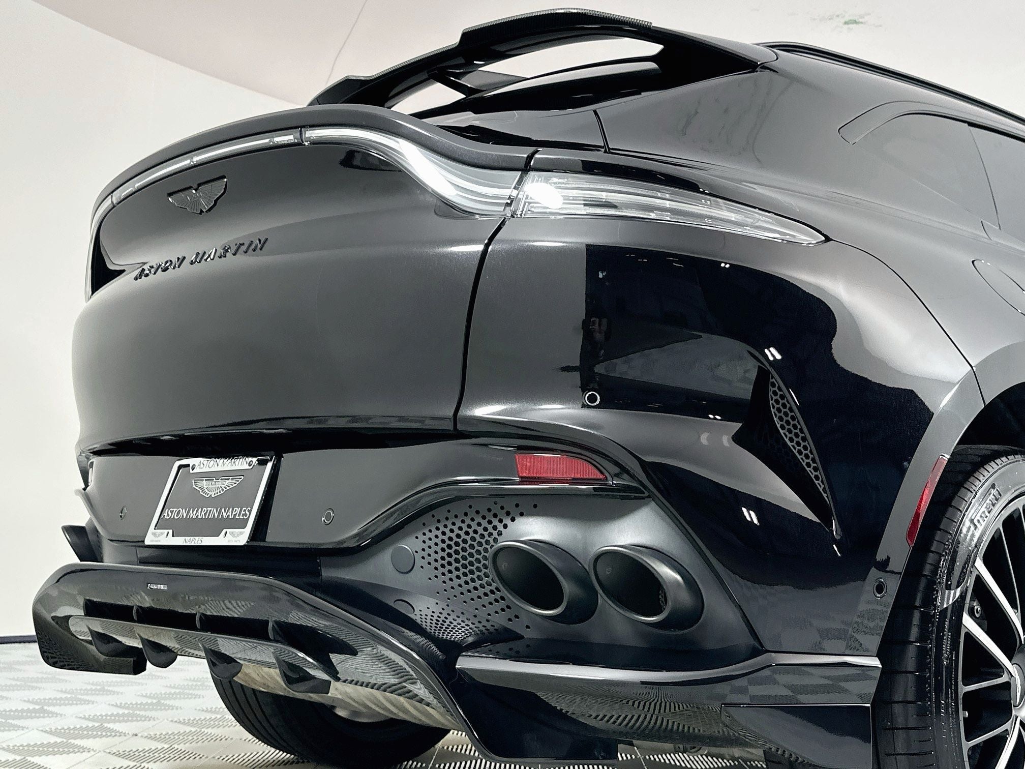 2023 Aston Martin DBX 707