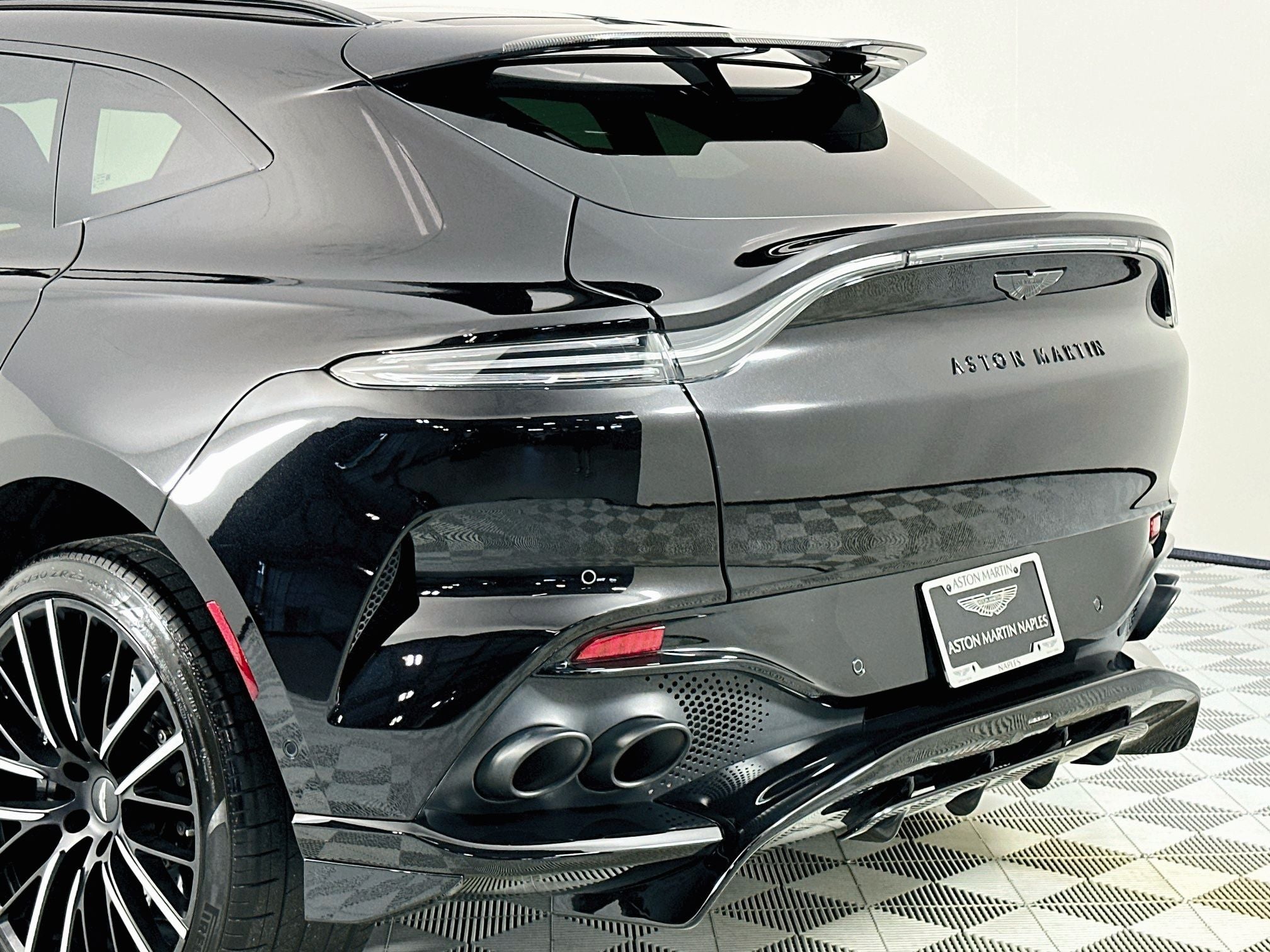 2023 Aston Martin DBX 707