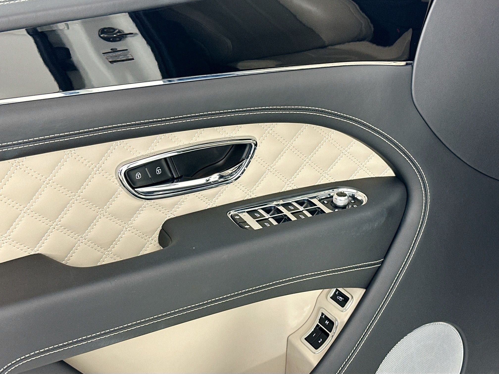 2022 Bentley Bentayga V8 MDS