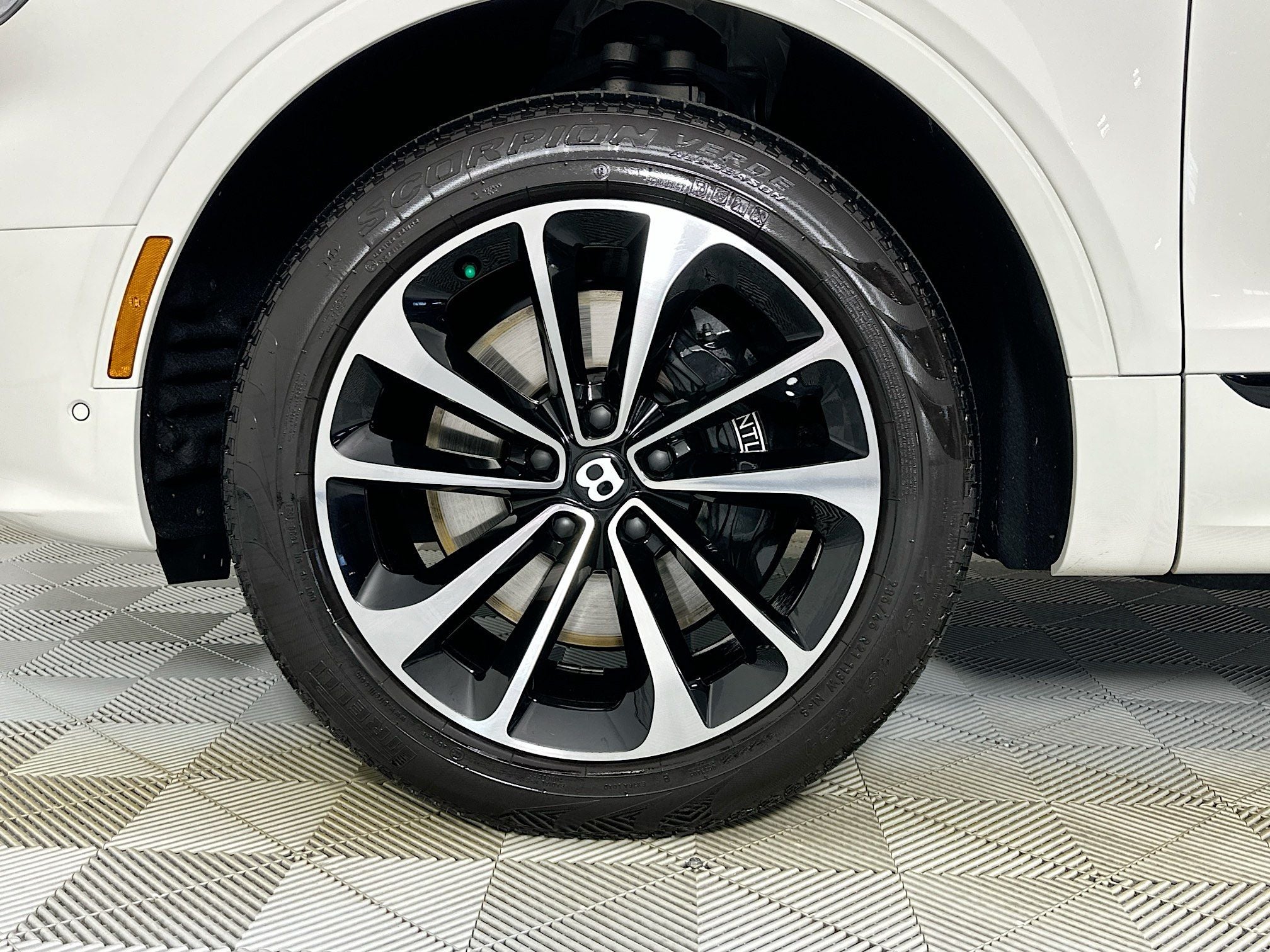 2022 Bentley Bentayga V8 MDS