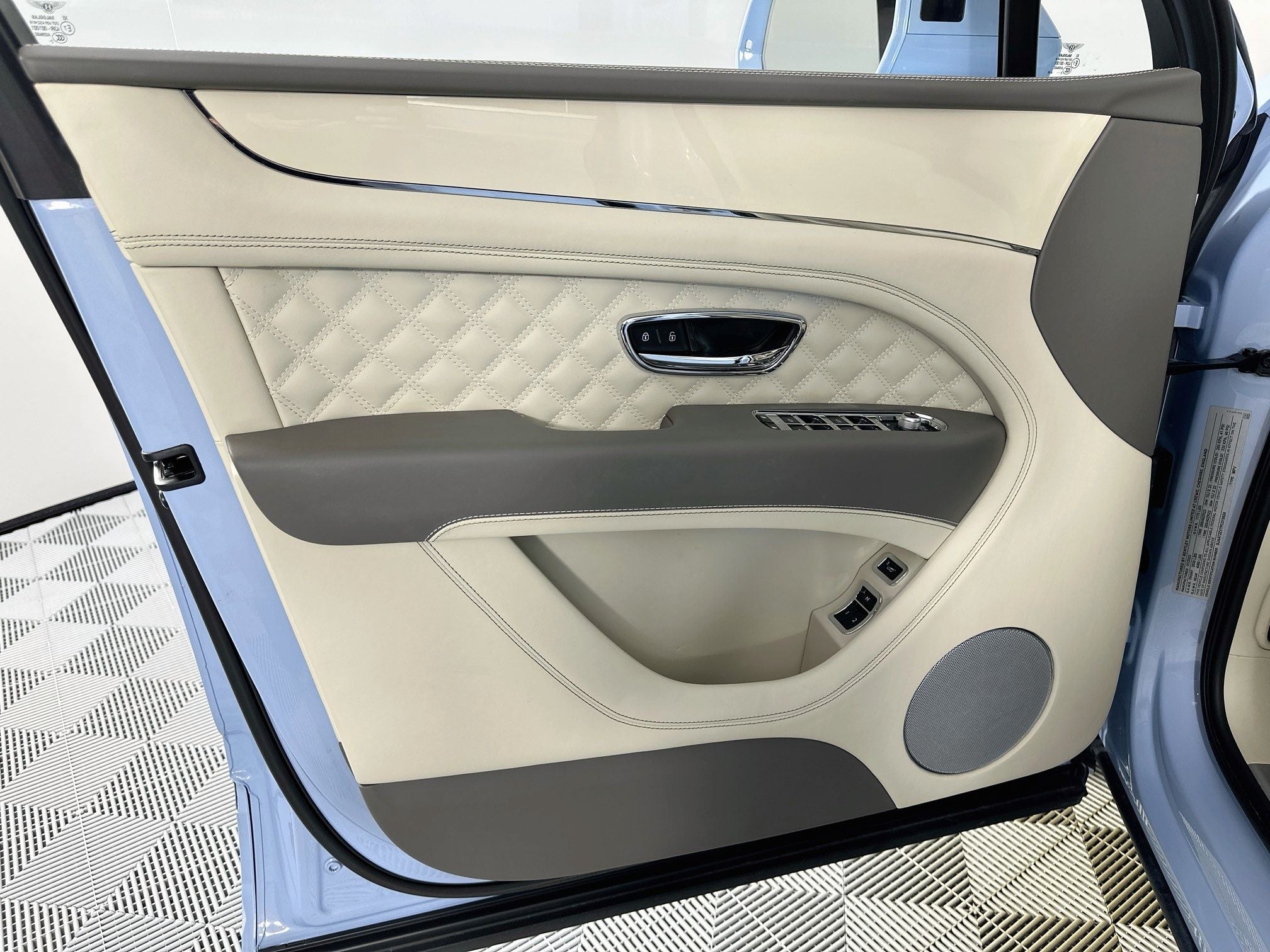 2023 Bentley Bentayga V8