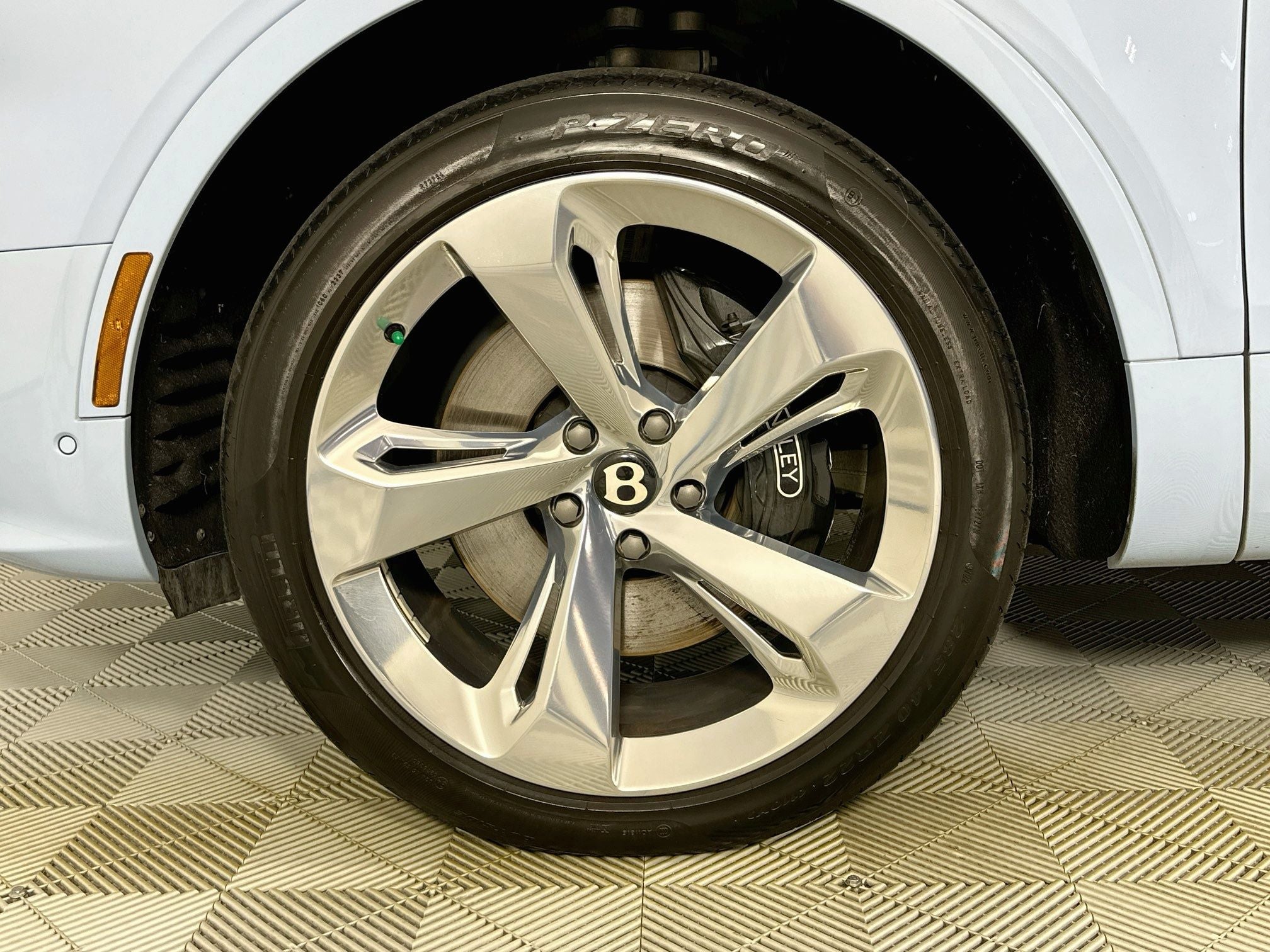 2023 Bentley Bentayga V8