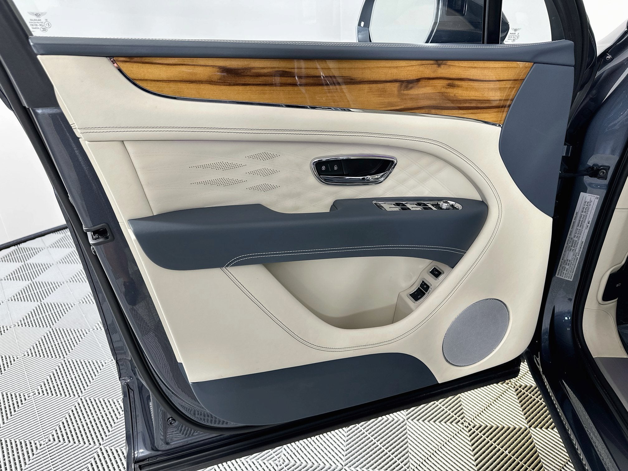 2024 Bentley Bentayga EWB Azure
