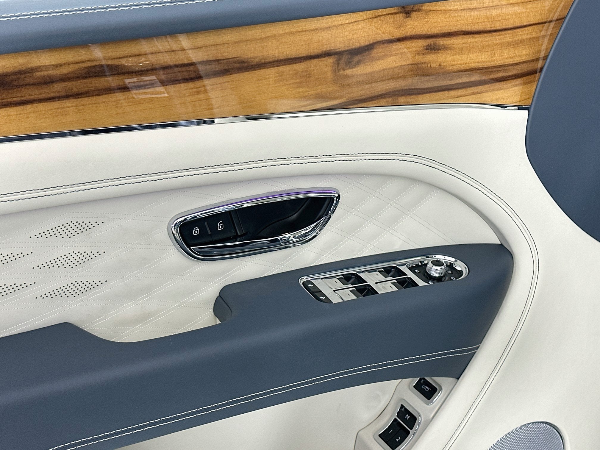 2024 Bentley Bentayga EWB Azure