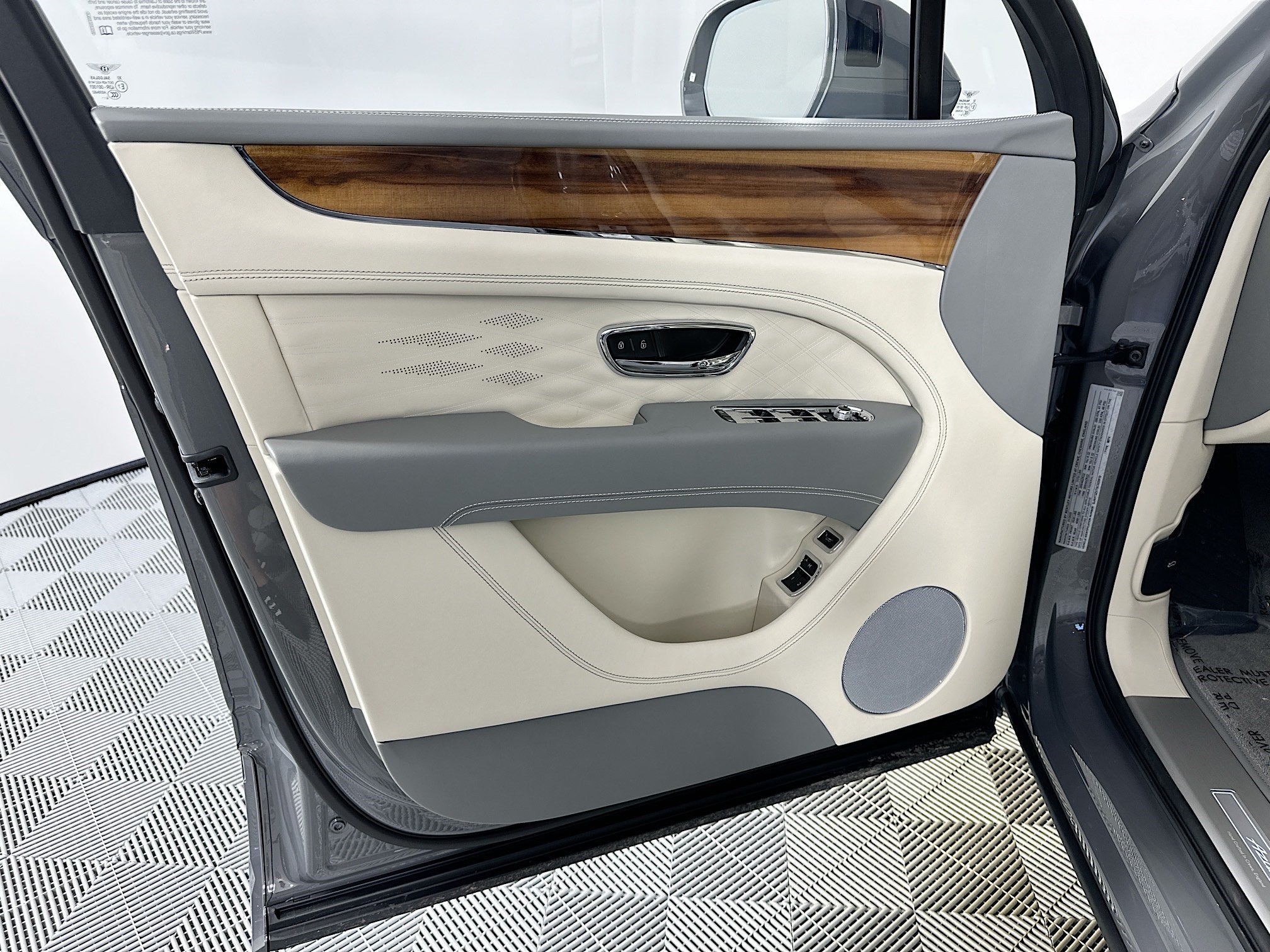 2025 Bentley Bentayga EWB Azure