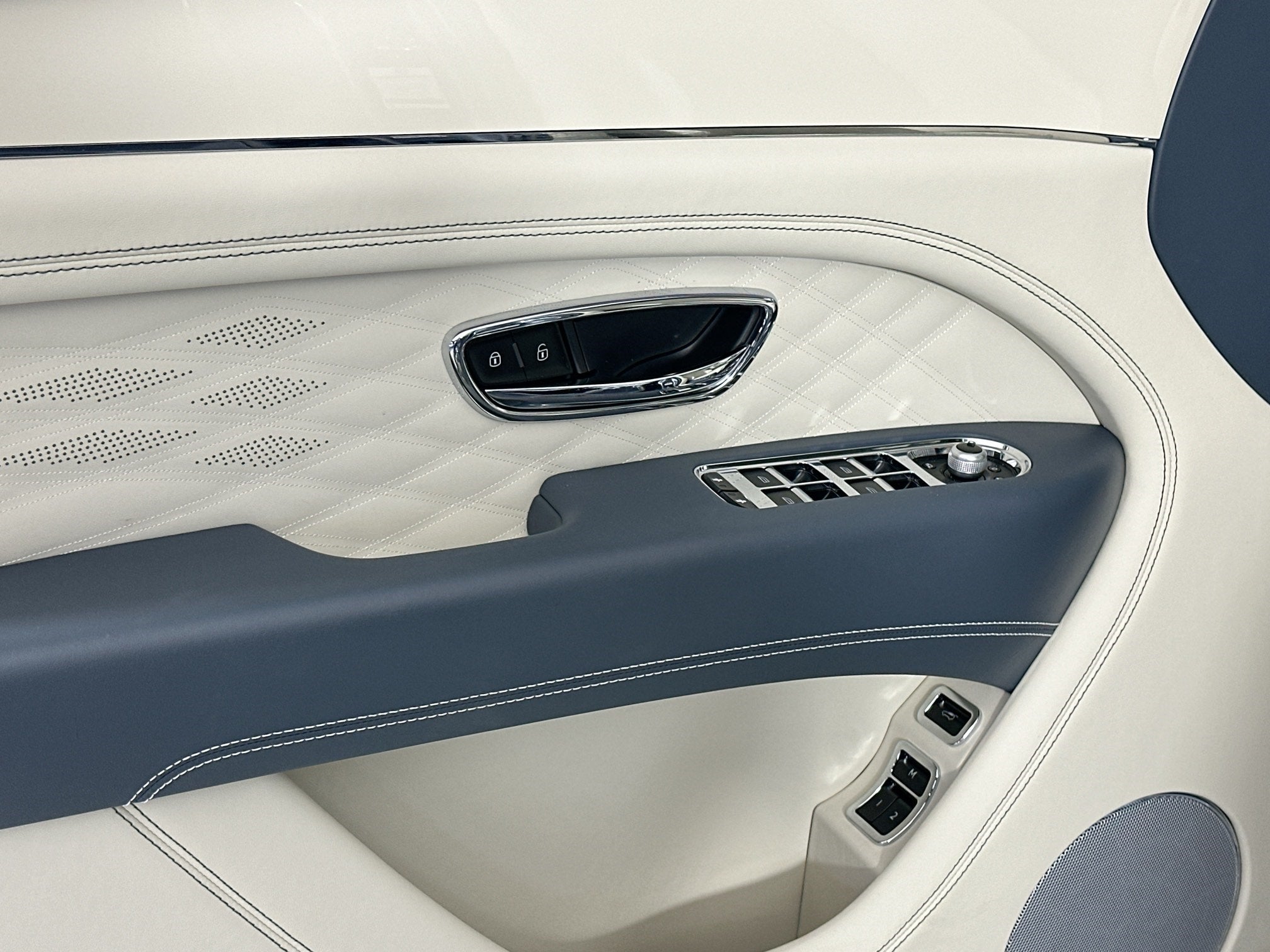 2023 Bentley Bentayga EWB Azure