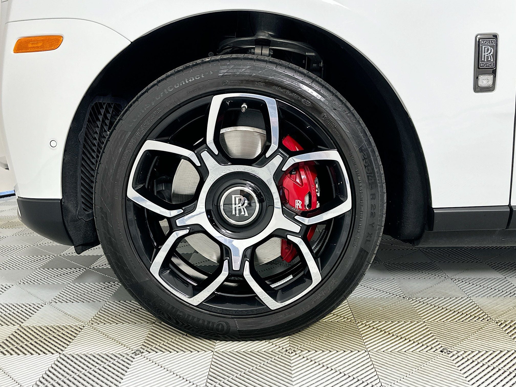 2023 Rolls-Royce Black Badge Cullinan Base