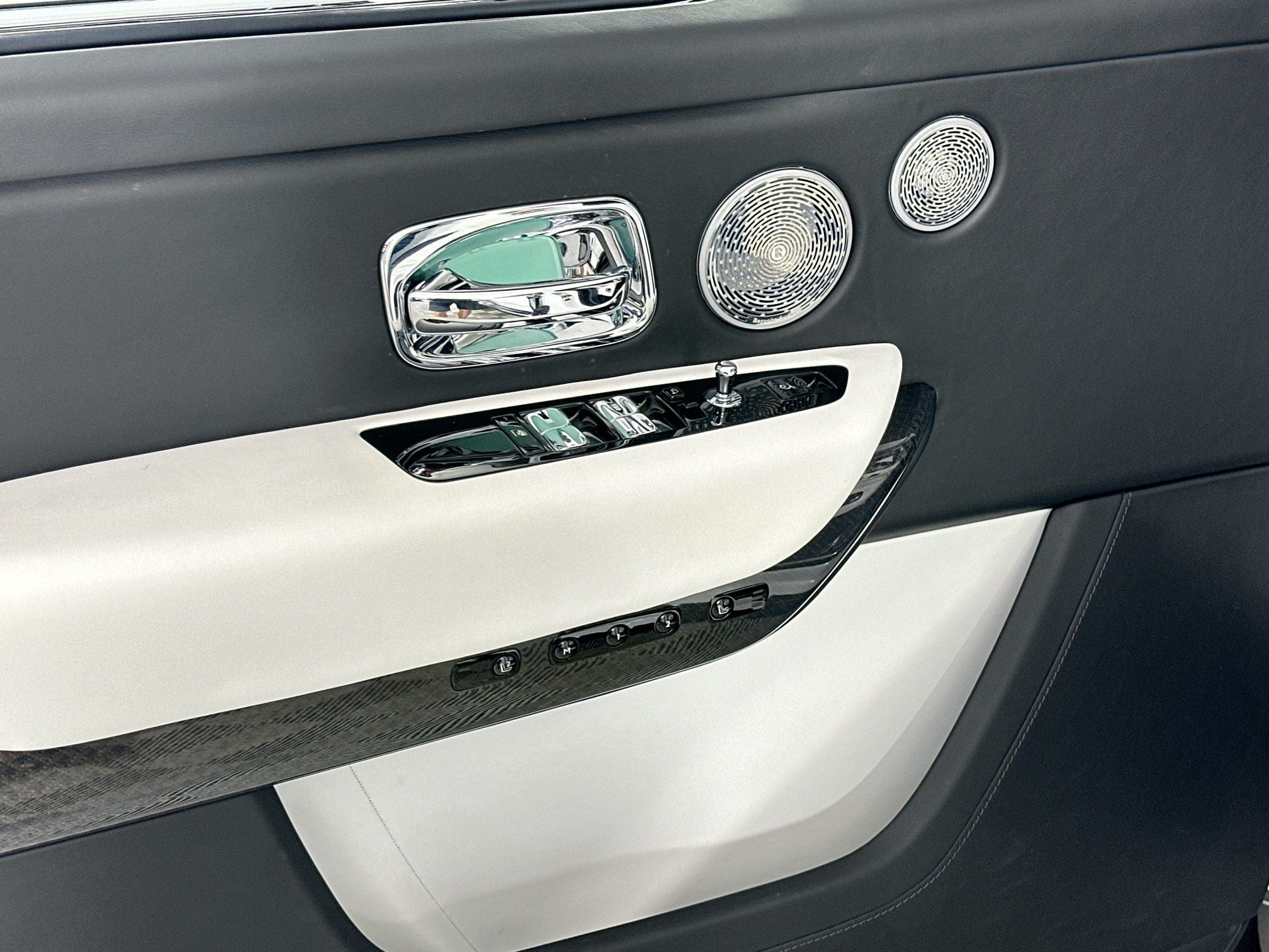 2023 Rolls-Royce Black Badge Cullinan Base