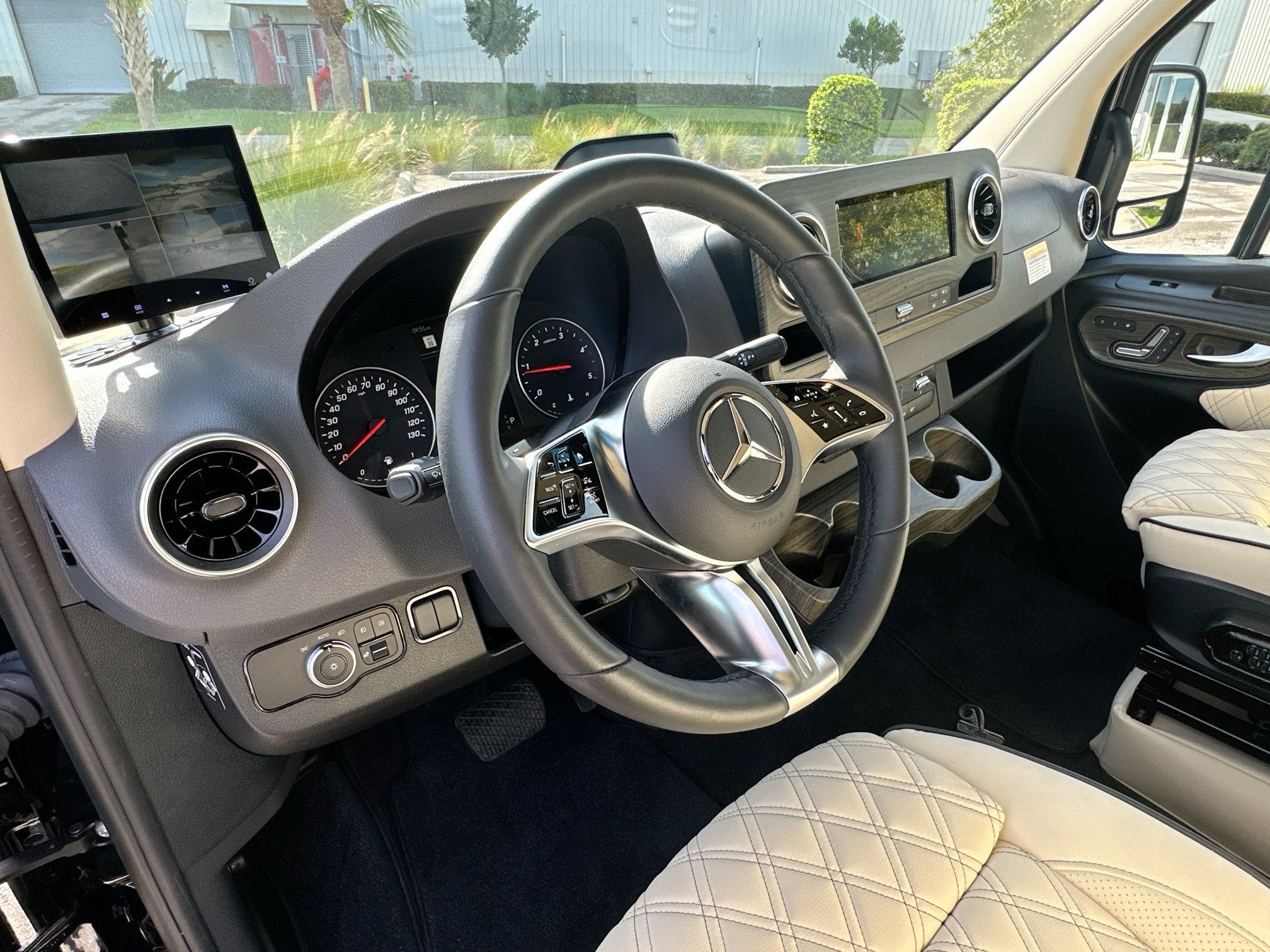 2025 Mercedes-Benz Luxe Cruiser Sprinter 3500 Cargo 170 WB High Roof