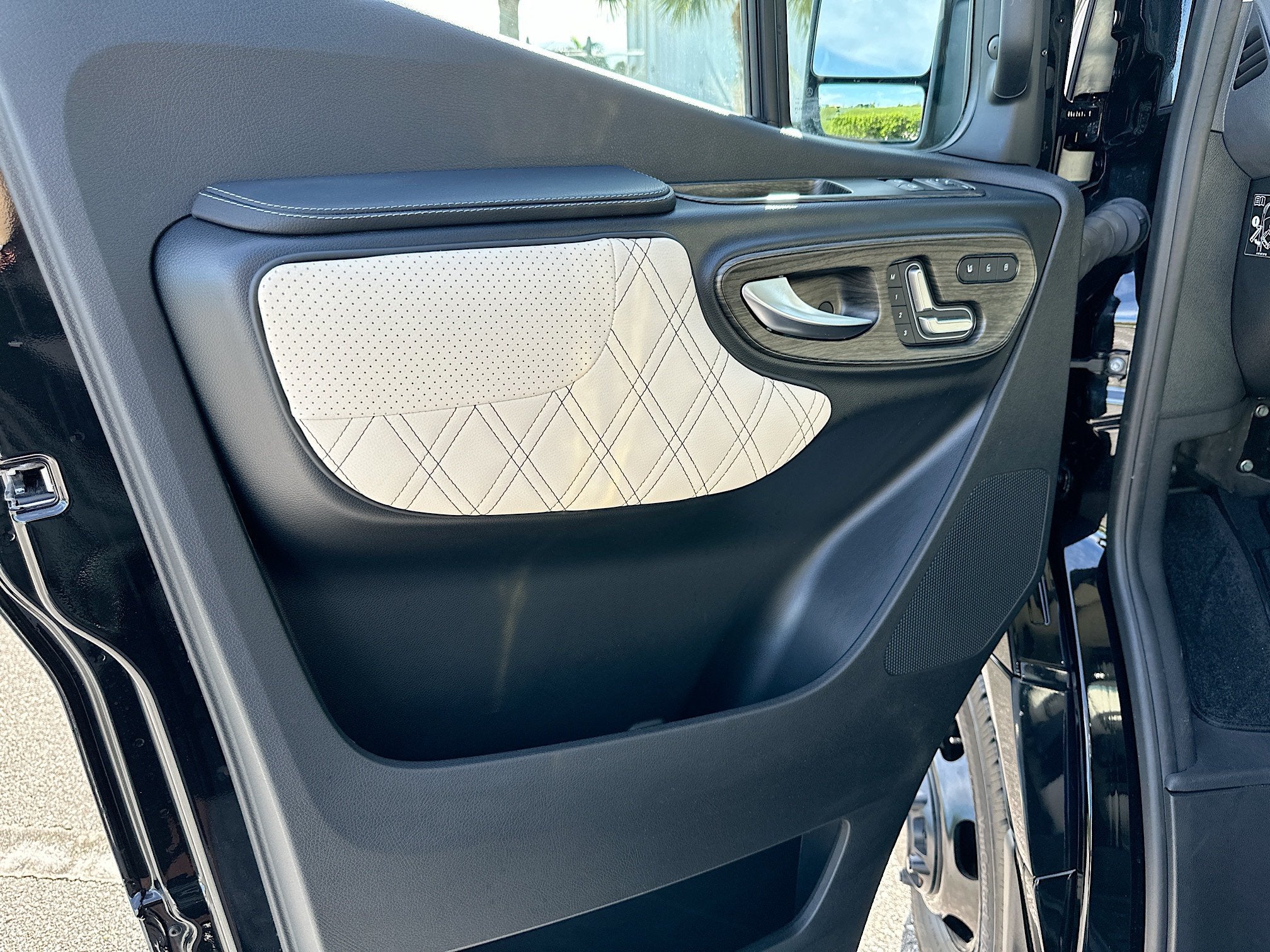 2025 Mercedes-Benz Luxe Cruiser Sprinter 3500 Cargo 170 WB High Roof