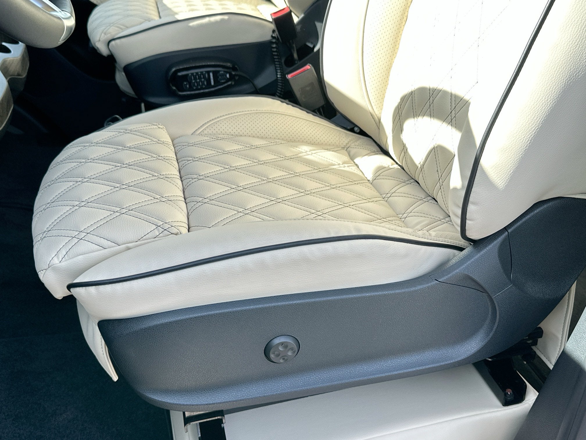 2025 Mercedes-Benz Luxe Cruiser Sprinter 3500 Cargo 170 WB High Roof