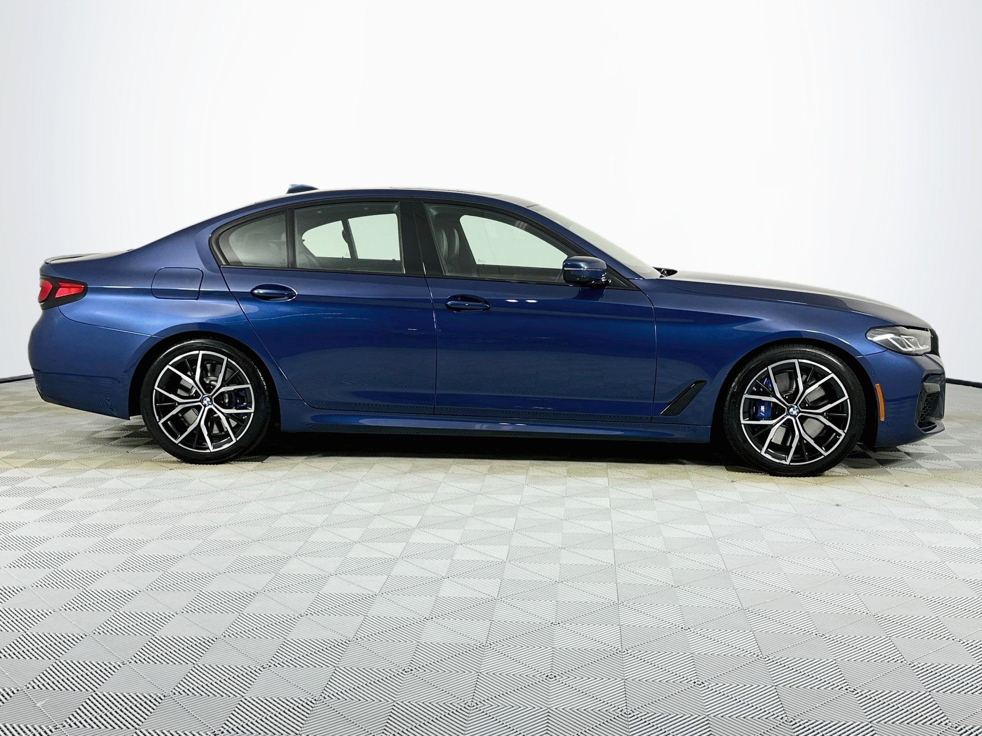 2021 BMW 5 Series M550i xDrive