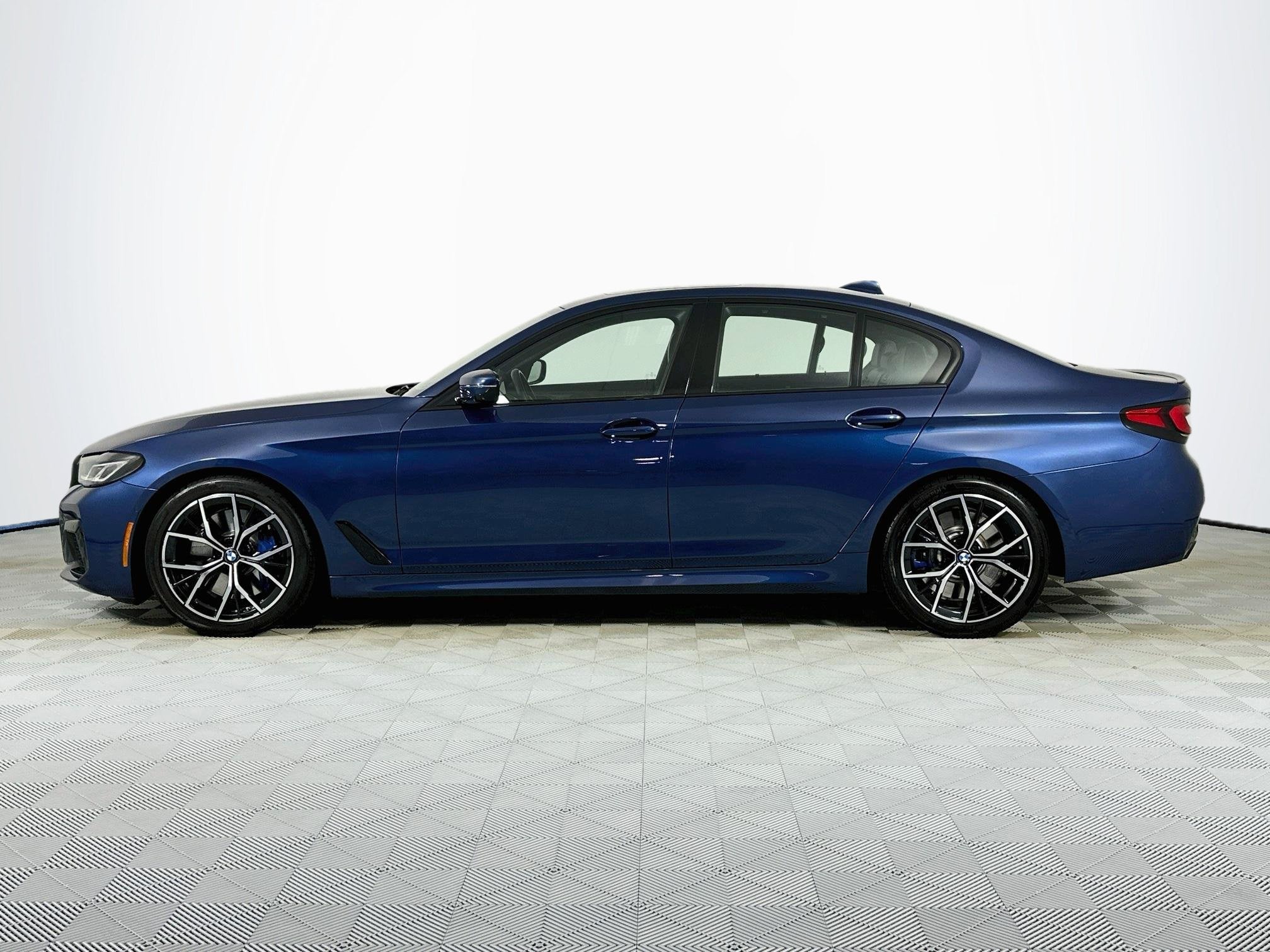 2021 BMW 5 Series M550i xDrive
