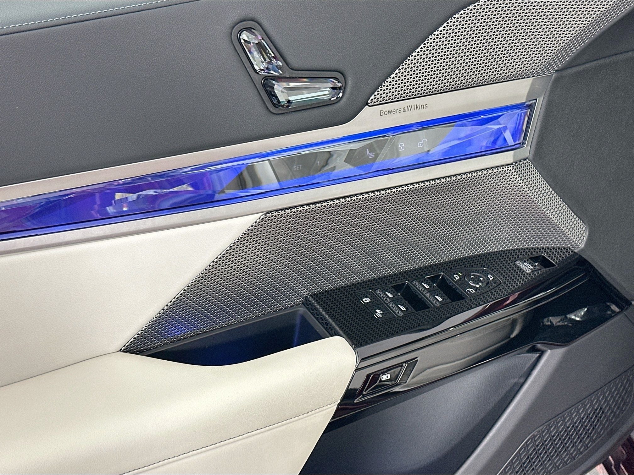 2023 BMW 7 Series 740i
