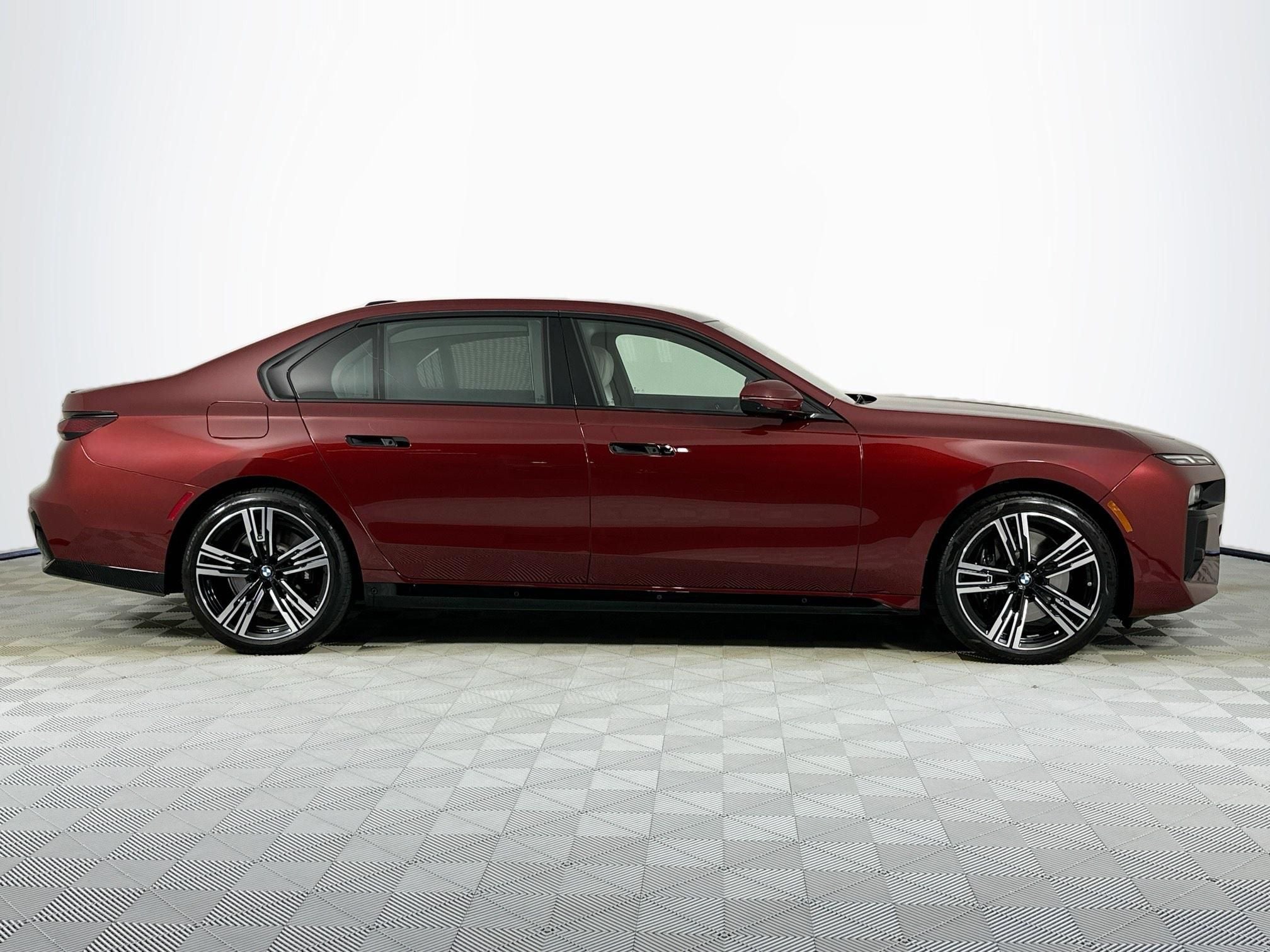 2023 BMW 7 Series 740i