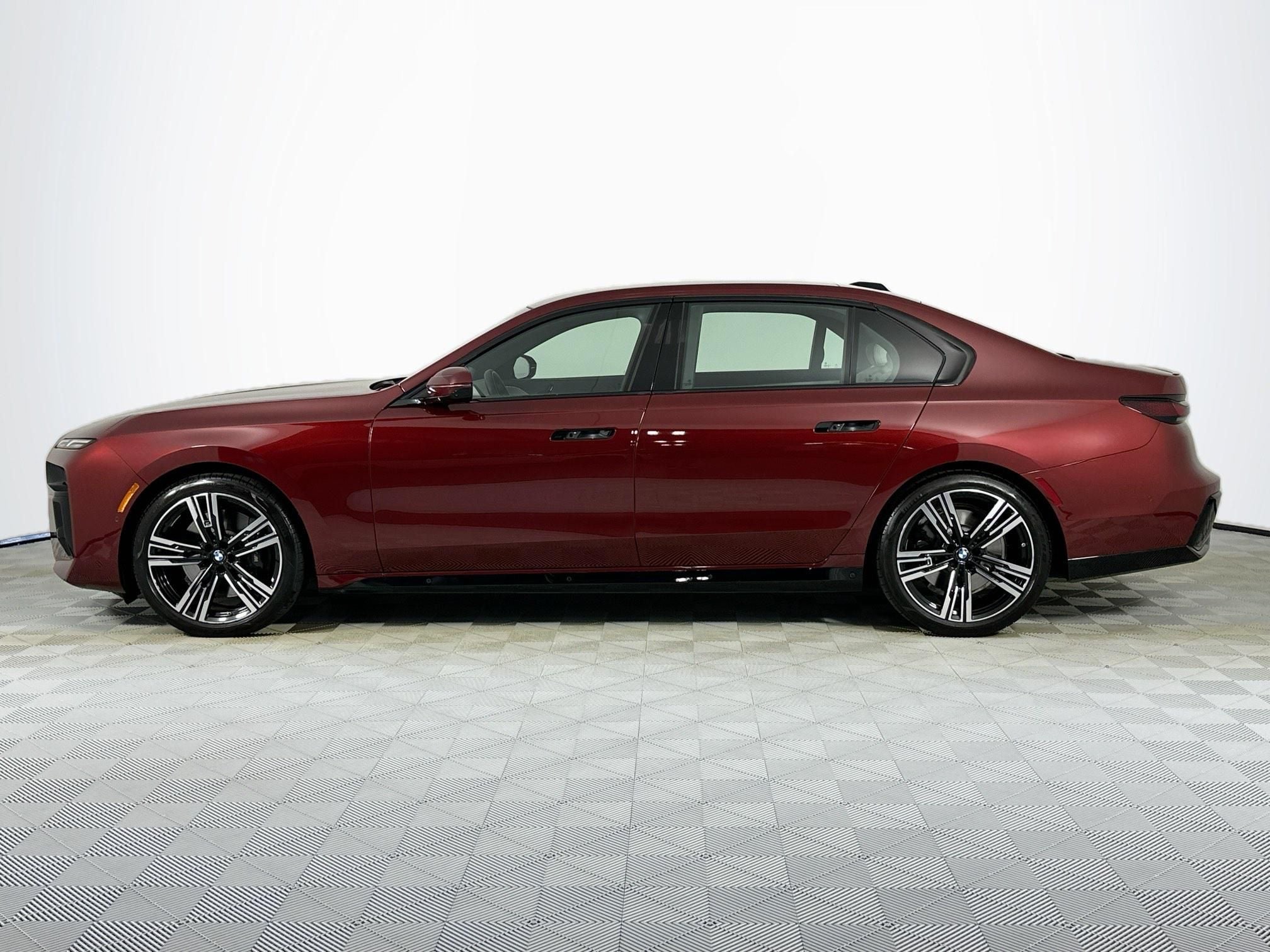 2023 BMW 7 Series 740i