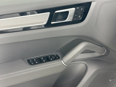 2023 Porsche Cayenne Platinum Edition