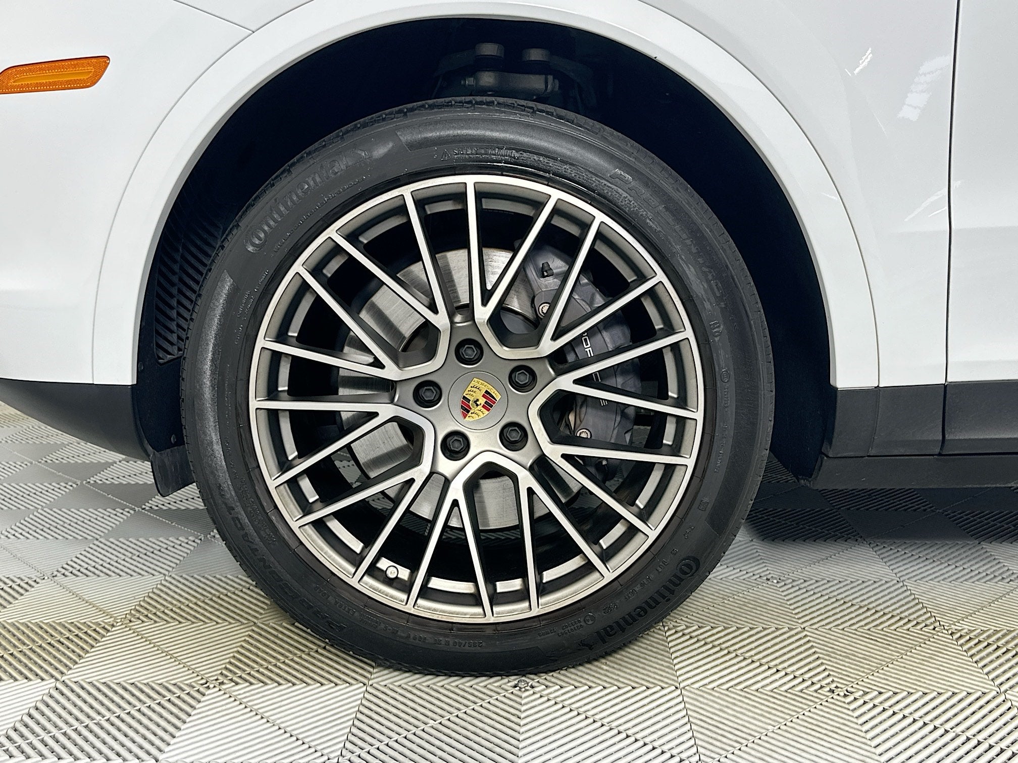 2023 Porsche Cayenne Platinum Edition