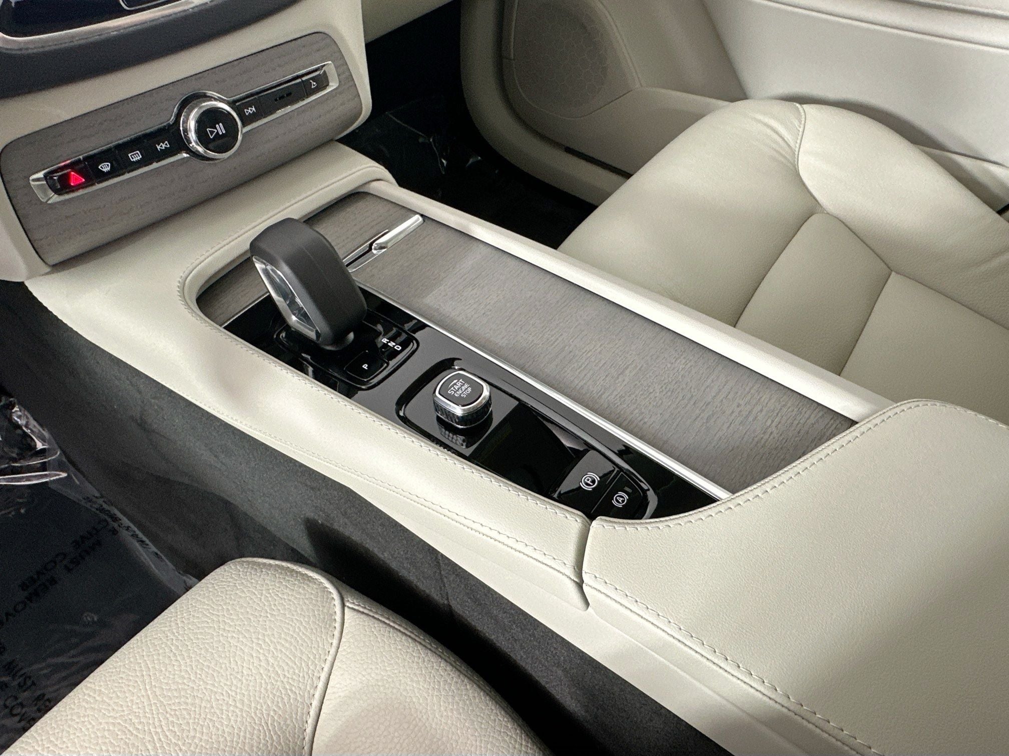 2025 Volvo XC90 B6 Plus 7-Seater