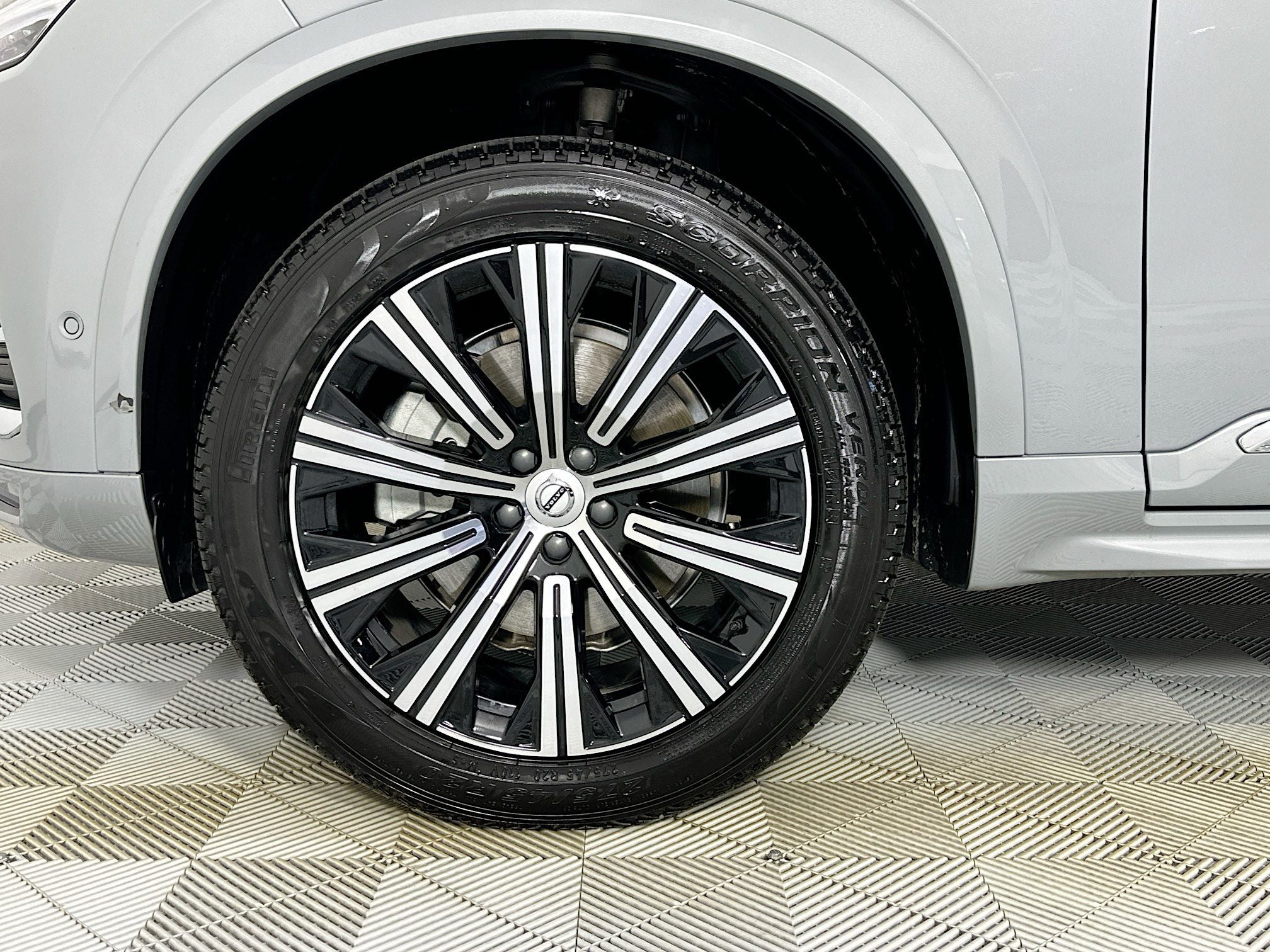 2025 Volvo XC90 B6 Plus 7-Seater