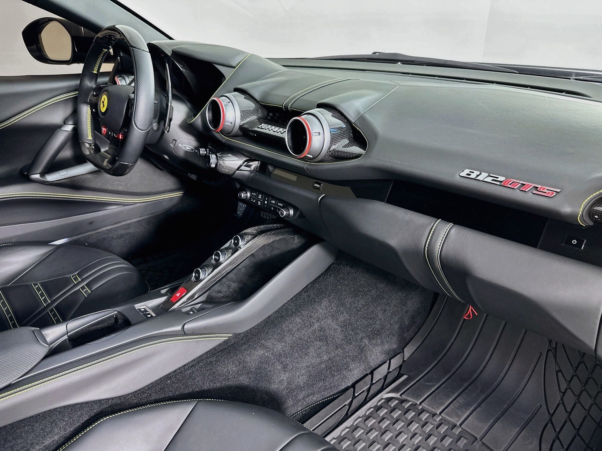 2023 Ferrari 812 GTS Base