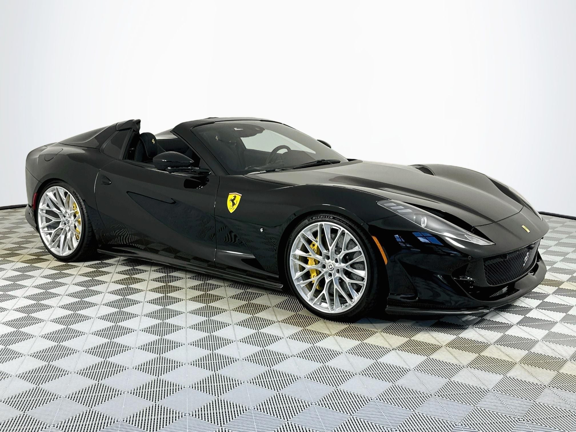 2023 Ferrari 812 GTS Base