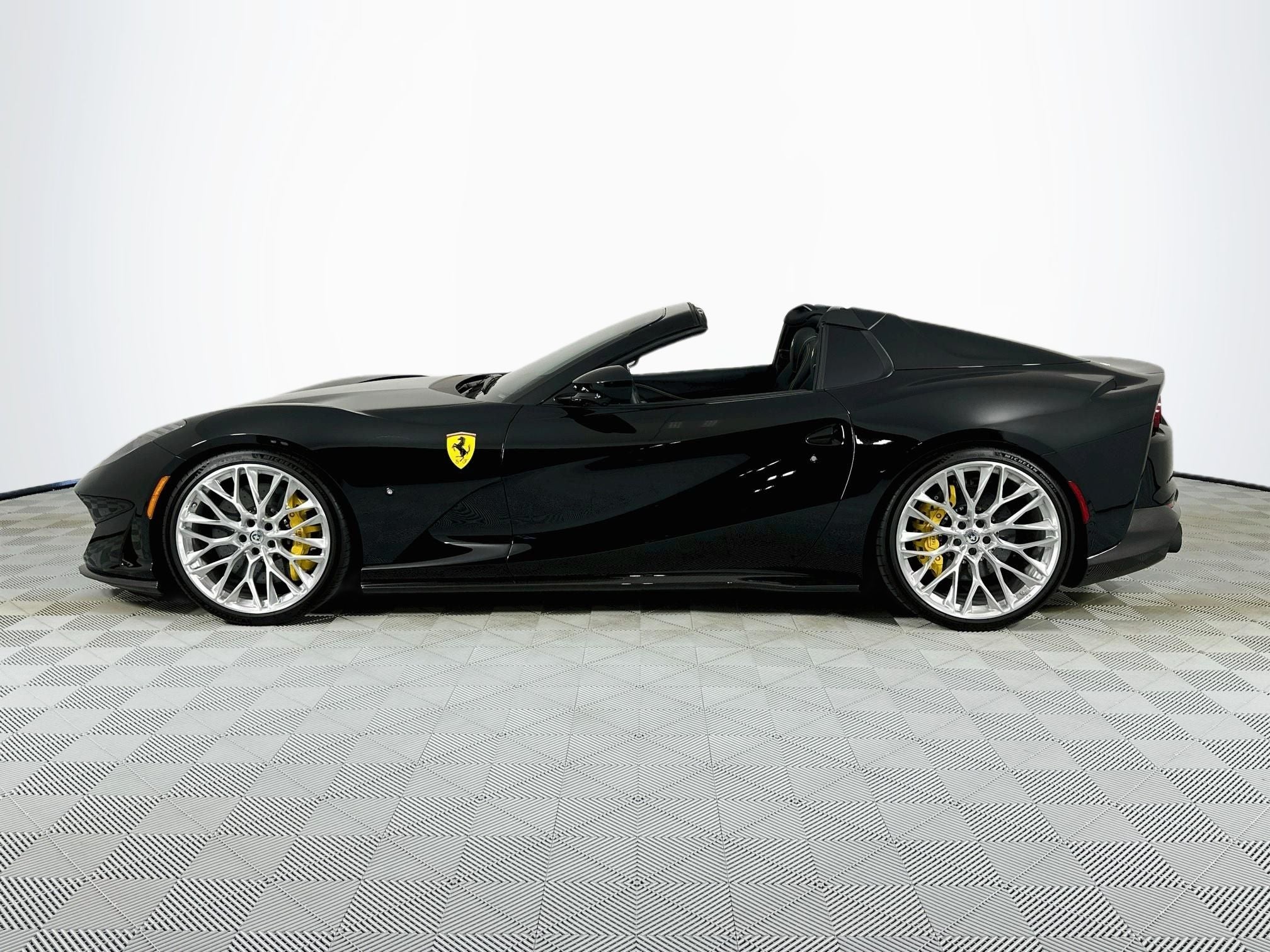 2023 Ferrari 812 GTS Base