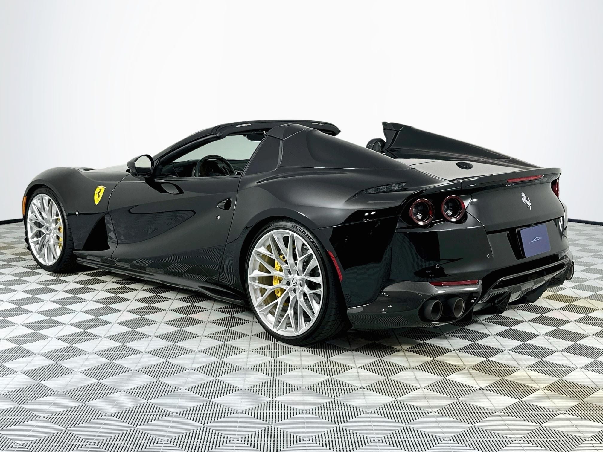 2023 Ferrari 812 GTS Base