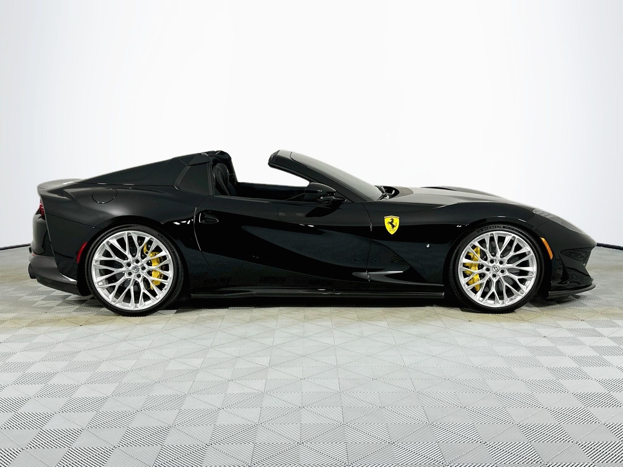 2023 Ferrari 812 GTS Base